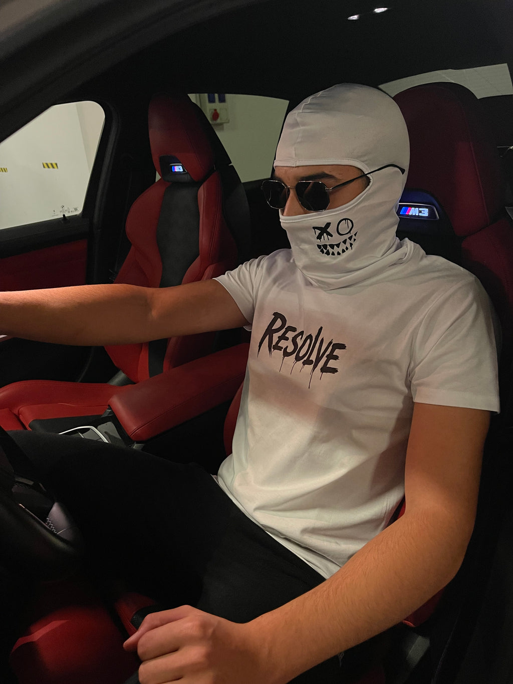 WHITE T-SHIRT - ,,RESOLVE"