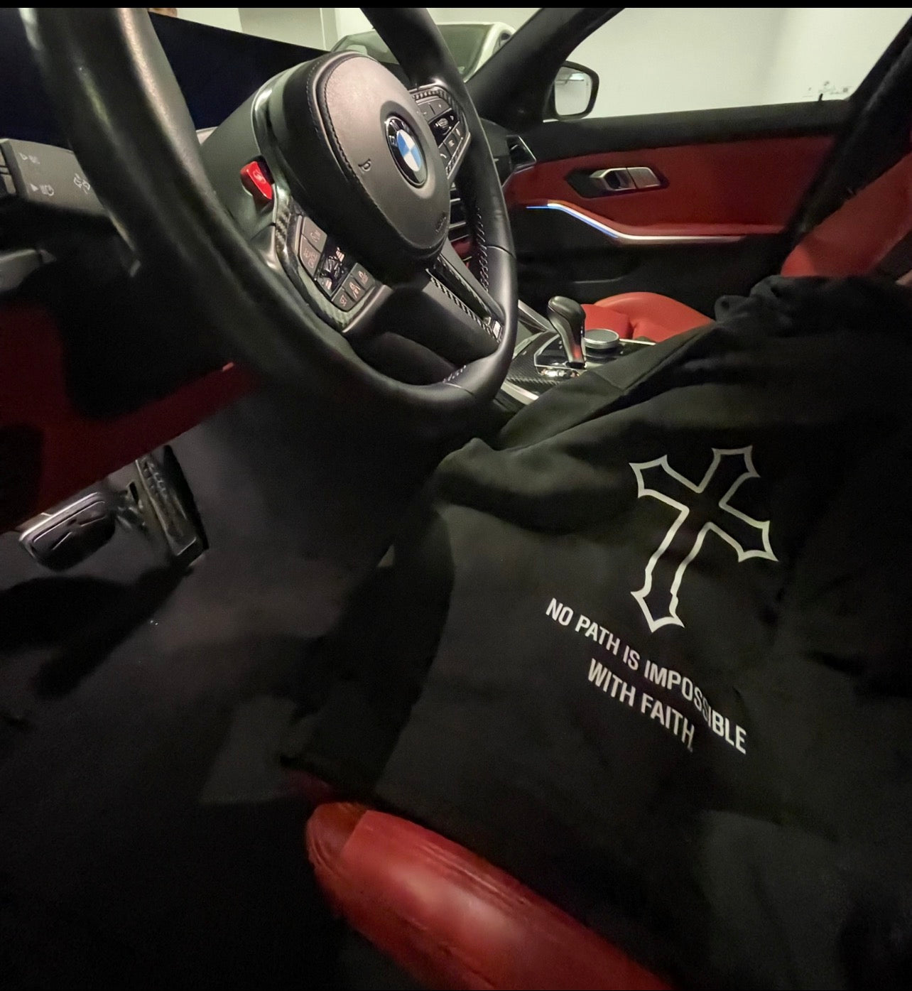 BLACK HOODIE - ,,NO PATH IS IMPOSSIBLE WITH FAITH"