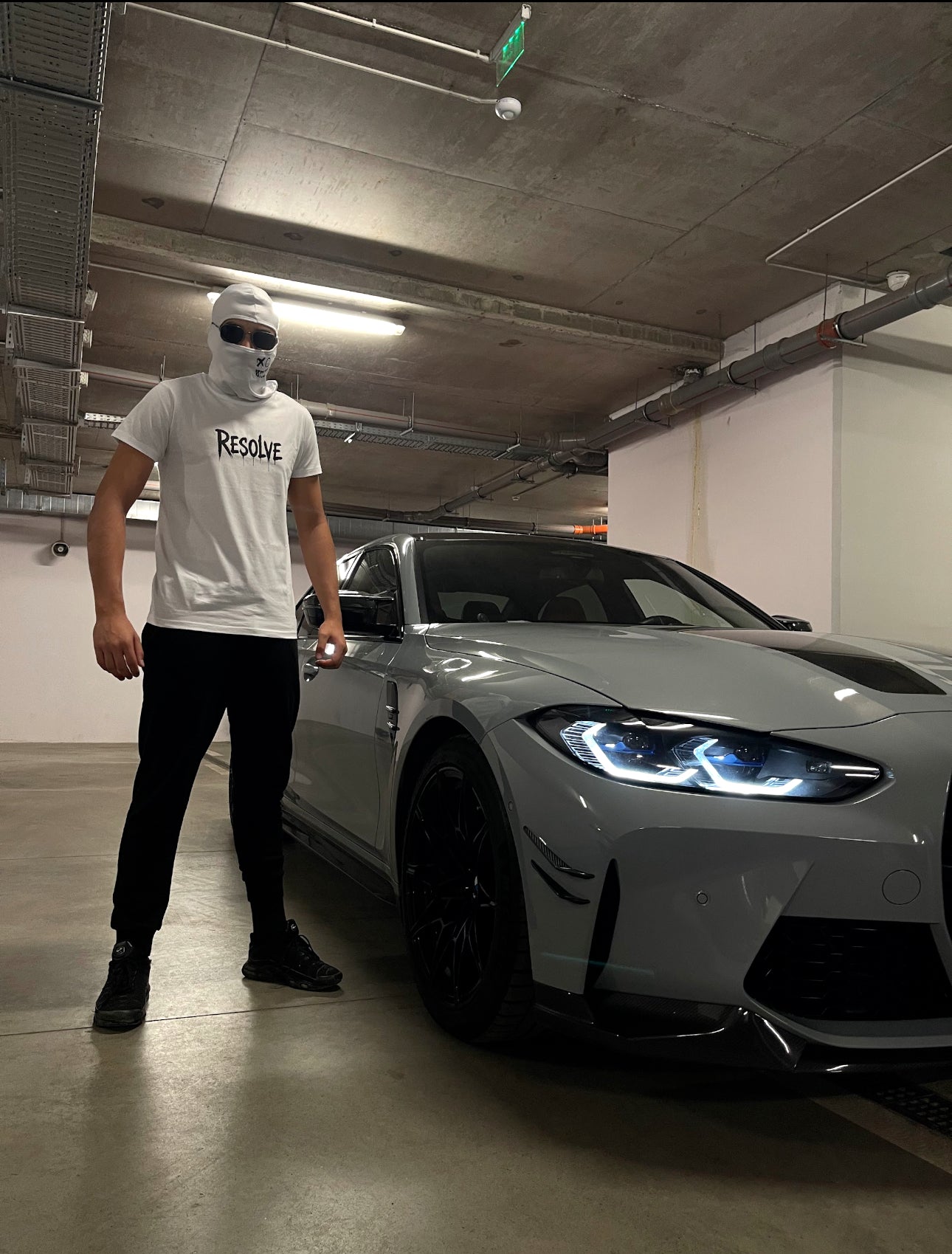 WHITE T-SHIRT - ,,RESOLVE"